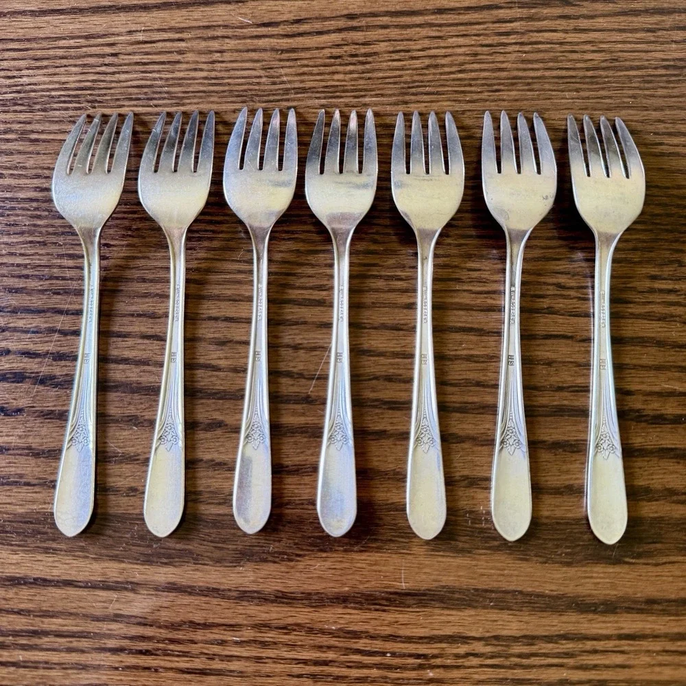 Wm Rogers IS Mary Lou-Devonshire Silverplate 1938 Lot of 7 Salad/Dessert Fork